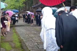 立山の麓で結婚式