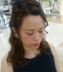 ポニーテールでヘアアレンジ♪