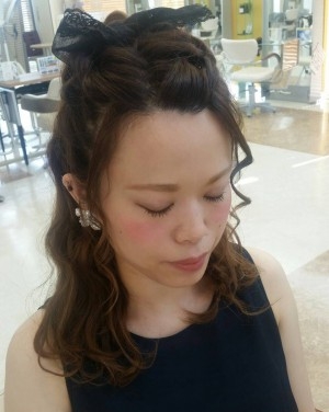 ポニーテールでヘアアレンジ♪